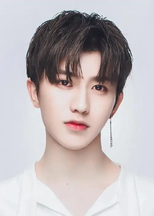 来夸大明星蔡徐坤证件照#蔡徐坤