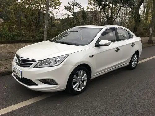 【遂宁】2014年11月 长安 逸动 2014款 1.6l 手动尊贵型 白色 手动挡