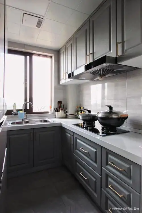 以深情度余生丨雍尚花园98㎡轻奢实景餐厅橱柜现代简约厨房设计图片