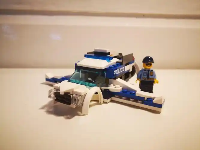 经典的乐高太空警车