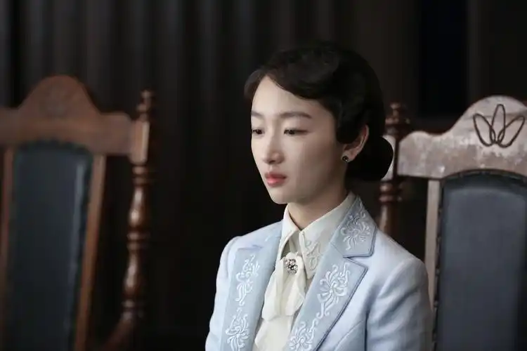 周冬雨《麻雀》微表情为角色加分 义无反顾营救同窗好友