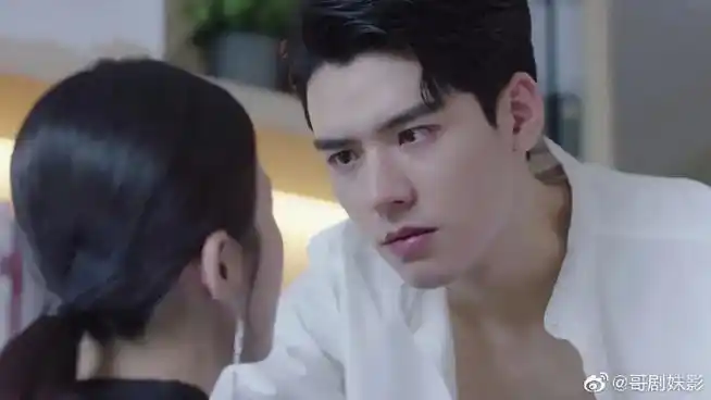 《从结婚开始恋爱》热播,龚俊饰演是男主凌睿,他的影视作品虽不多,但