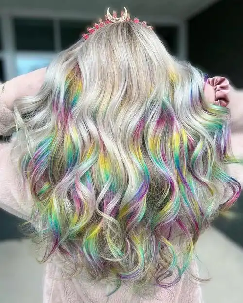 绝美彩虹发色回头率爆表你敢尝试吗