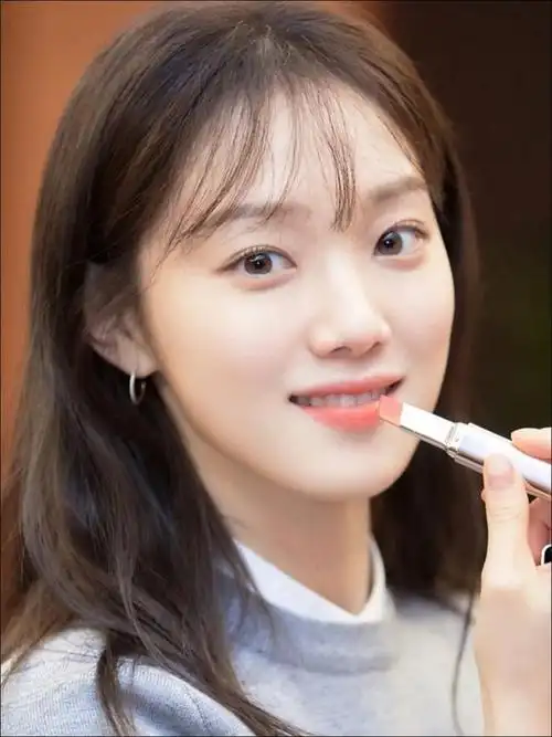 李圣经完全是因为双眼皮拯救了一张脸