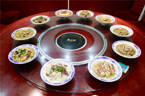 朱仙镇清真十大碗回民餐桌上的满汉全席