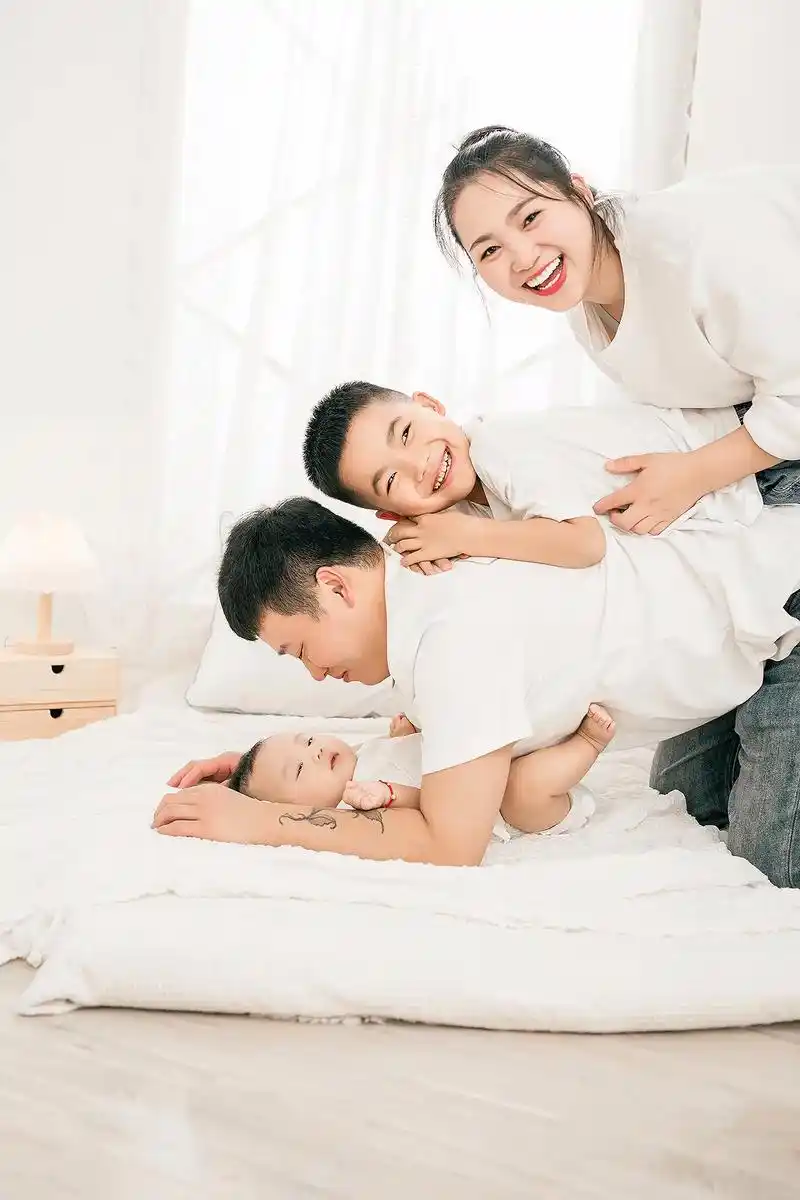 我被这一家四口的幸福快乐感染啦!有一种方法可以把时光 - 抖音