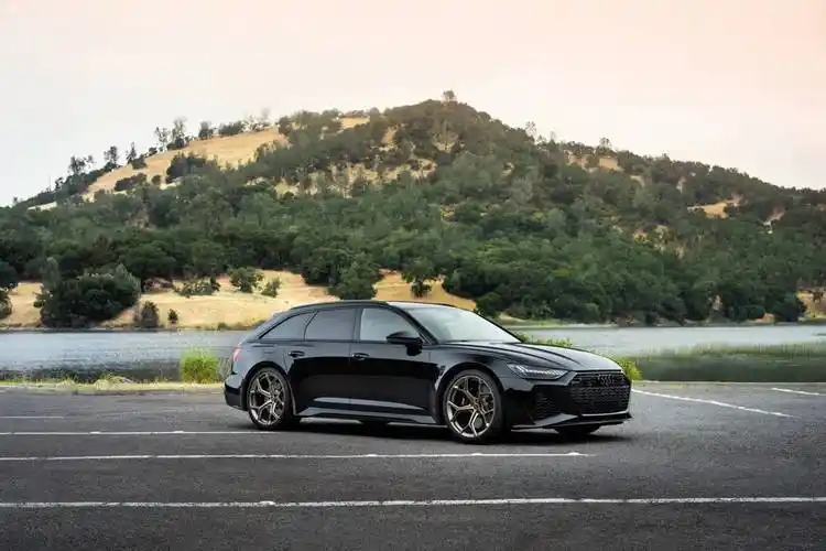 赛道上的绝对王者:赛车手严选,地表最强奥迪rs6