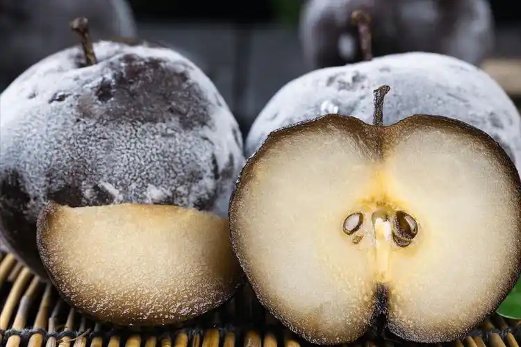 东北冻梨是哪种水果(东北冻梨的正确吃法)