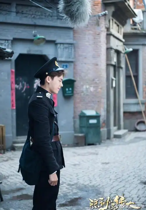 热播剧《隐秘而伟大》李易峰饰演顾耀东 这个憨憨的警察你爱了?