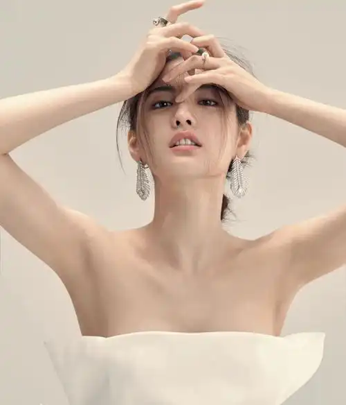 世界第一美女林珍娜有着一双109cm的大长腿32岁的她状态极好充满成熟