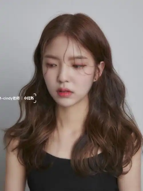 秋冬女生温柔的韩式卷发发温柔提升气质