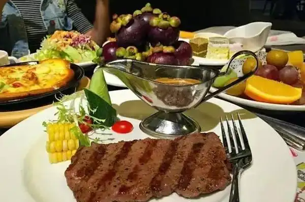 去西餐厅吃饭,端上来的柠檬水千万别急着喝!要不然笑话就闹大了