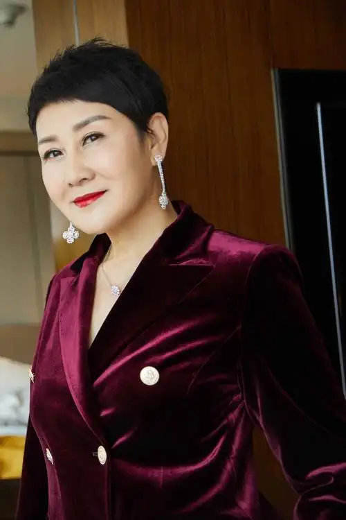 张凯丽资深表演艺术家获认可 寄语年轻演员引关注