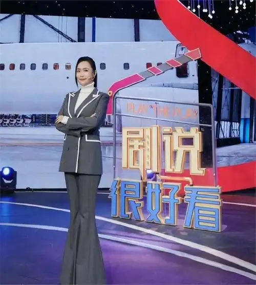 央视"第一美腿"女主持人王曦梁,被评为中国第一足球女主播