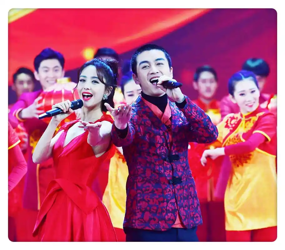 原创央视名嘴朱军深陷丑闻风波如今与妻子双双落水恐怕再难翻身