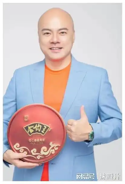 主持人卢俊宇的家庭悲喜剧:父母接连离世,和老婆生育一对儿女