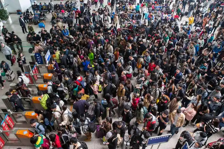 人潮汹涌(苏阳摄)