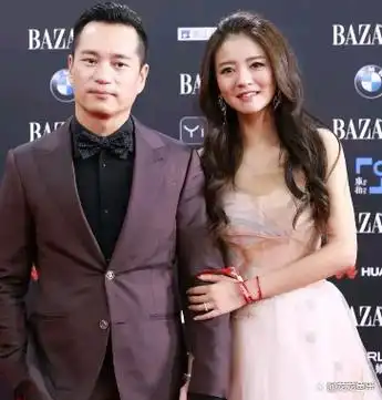 安以轩现身街头,穿搭朴素显"落魄",但和大s比她非常可贵