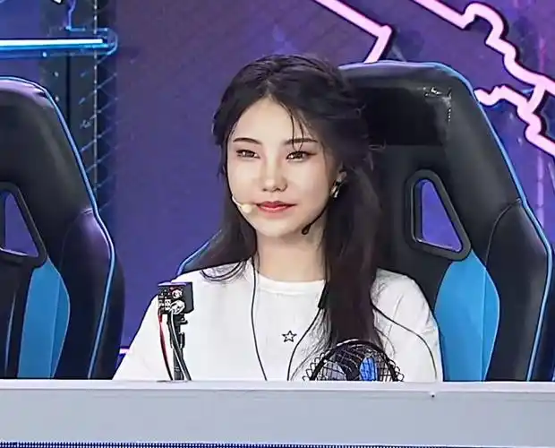 甜甜珂好高啊,另外线下比直播好看不少