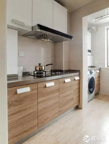 简约型厨房阳台装修效果图