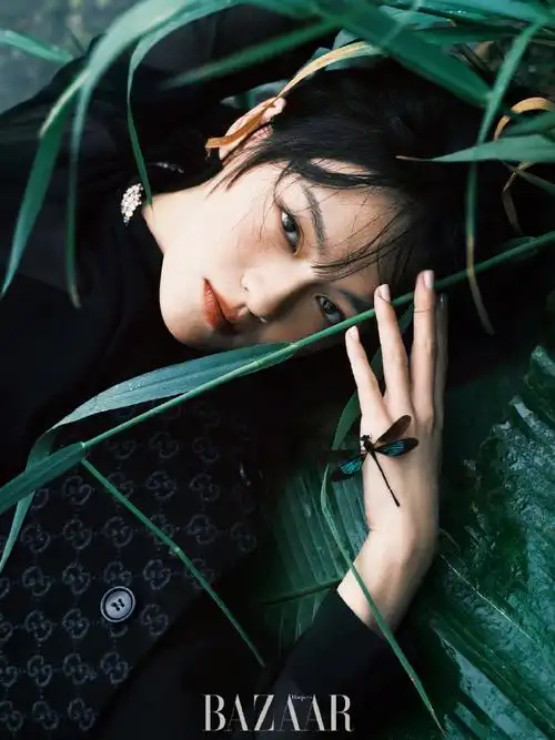 时尚芭莎六月电子刊封面,山涧,荷叶,文淇交出了今年内娱女明星为数不