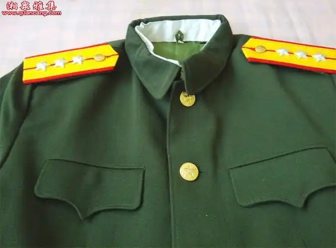 求一张87式陆军男军官(最好少校衔)的证件照,要春秋常服的,不戴帽子.