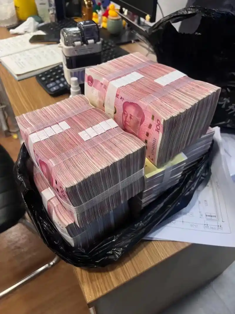 创作灵感 #亲亲,花现金你真是又土又豪[哇]!买家电到银海 - 抖音