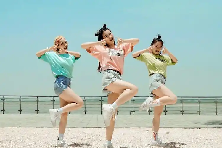 流行舞青春有你2主题曲青春活力无限小姐姐们元气满满