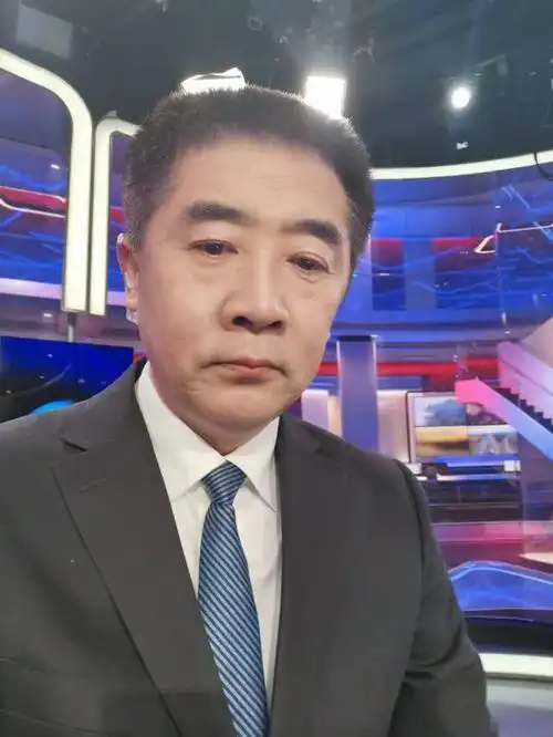 图为军事方面专家杜文龙