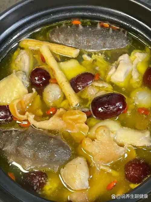 跨年创作挑战赛# 海参药膳鸡汤是一道营养丰富的滋补佳品,具有补蜒