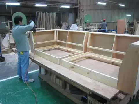 告诉你办公家具中沙发的制作过程