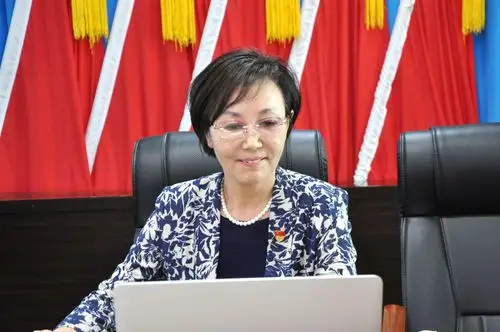 河南省第十届省委委员,省政协常委张春香同志用两个半小时