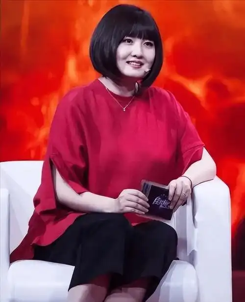 "玻璃美人"蒋小涵:嫁圈外老公,36岁才做妈妈,完美的贤妻良母