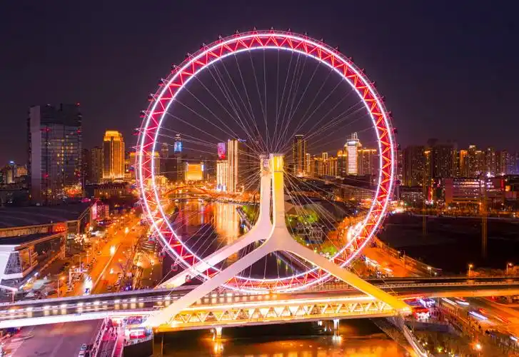真不用花钱进去看,晚上比白天好看3,天津之眼摩天轮可以俯瞰海河夜景