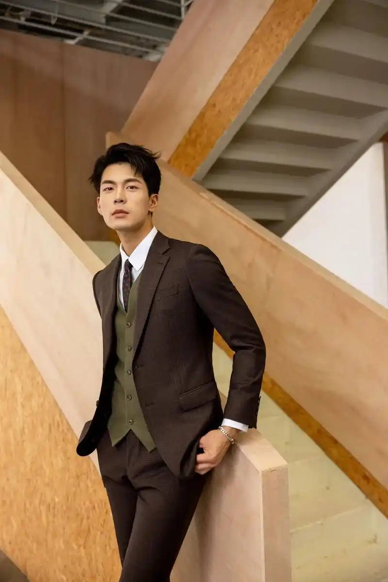 佛山西装08谁穿谁好看的复古咖色混搭西装.