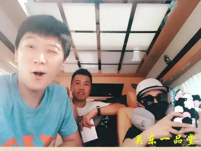 女神梦然有一个欢乐的小分队两位优秀的助理旅程中总是充满了欢声笑语