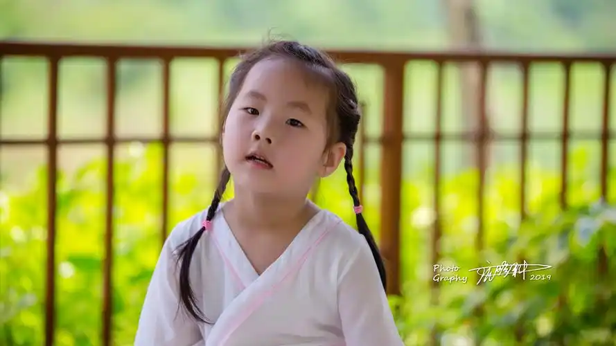 小女孩超仙的连衣裙户外摄影,实拍中国风女童夏装汉服襦裙