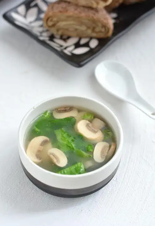 青菜豆腐蘑菇汤的做法