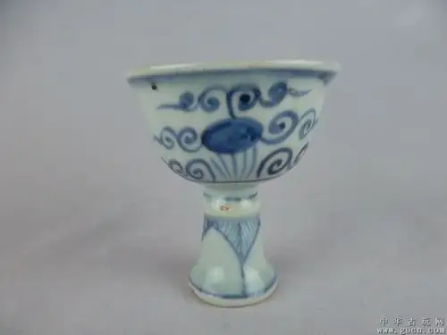 明青花高足杯b