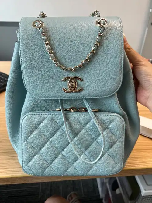 chanel双肩包皇冠耳钉爱马仕皮带