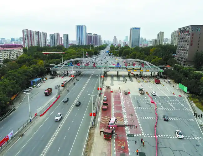 石家庄裕华高速口收费站拆除收费岛和岗亭