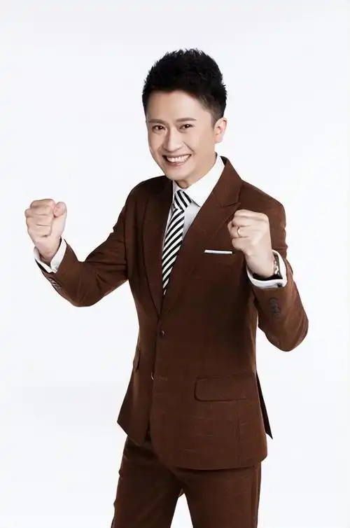 42岁的央视主持人杨帆是真正的人生赢家,看看他的一生就知道了