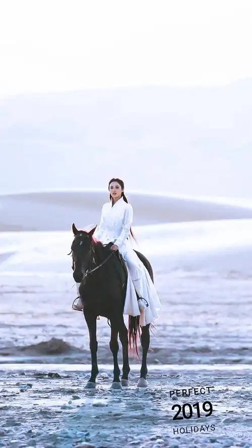 小枫穿红纱骑马的这套图太漂亮了,大家还有别的吗.