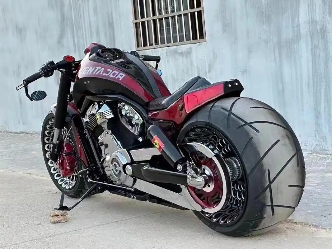 哈雷-法拉利联名定制 金刚狼 哈雷保时捷合作研发的v型双缸1250cc水冷