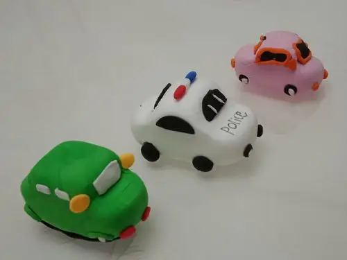 融入班级特色的主题家园互动活动|快乐捏泥"心爱的小汽车"