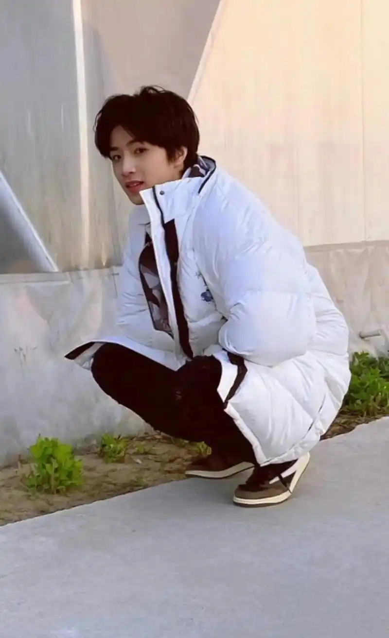 快过年了,快拿几张女友视角的文文的照片发朋友圈吧!#刘耀文生图