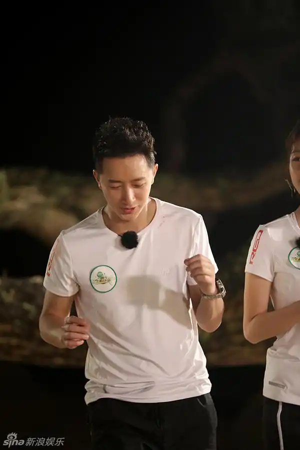 新浪娱乐讯 《二十四小时》陈坤联手吴昕默契开启"观光模式",合力"