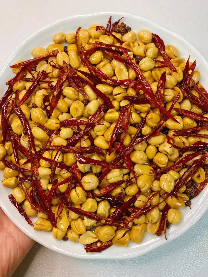 酒鬼花生 麻辣酥脆 好吃到停不下来!🍃食材: 花生米,干辣 - 抖音