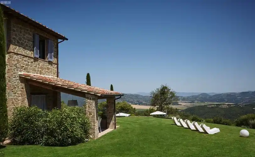 国外别墅设计案例享有4500平方米的大型私人花园的壮观别墅