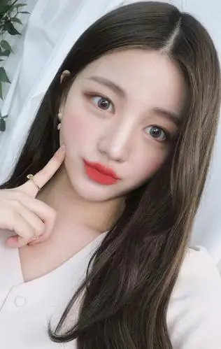 交友app大头照怎麼选?男生列5大重点:微骚卧蚕,中分长发最想带走!